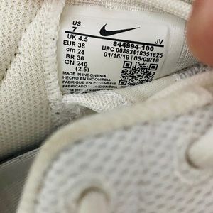 Women’s all white roshes 🤍🤍